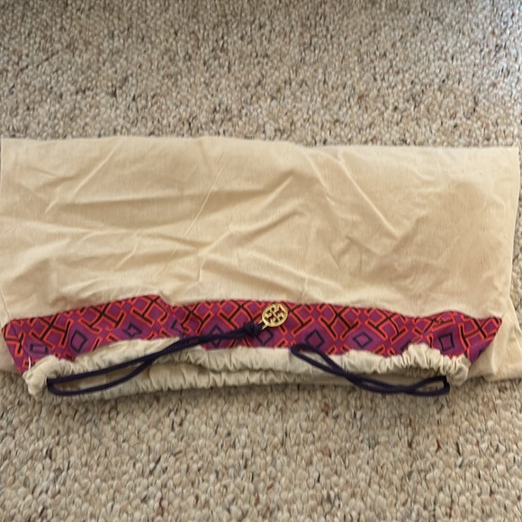 Tory burch Ella quilted backpack in black - Picture 7 of 8